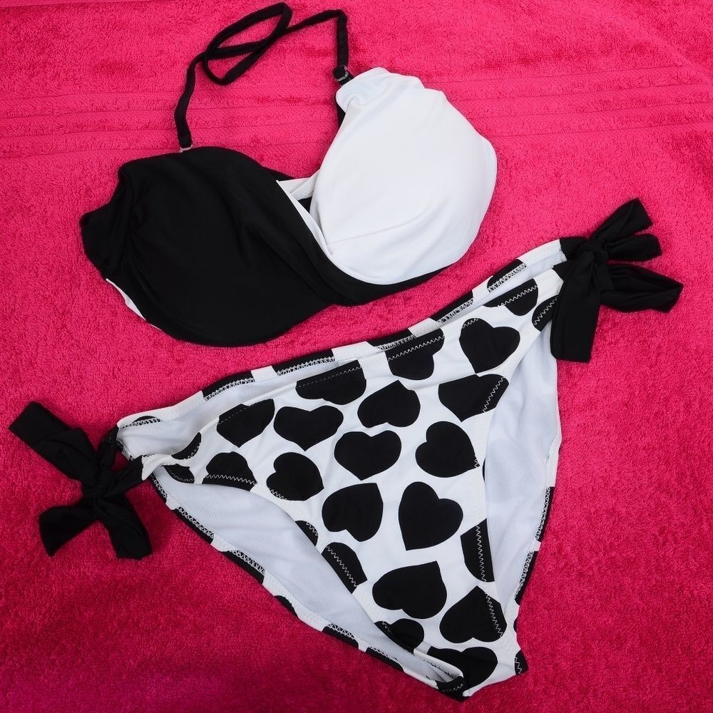 NEW Bikini Swimsuit Hearts Black White Bandeau Bikini Two-Piece Beach Swimwear